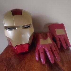 Marvel Legends Series Iron Man Helmet and Light/Sound Gloves